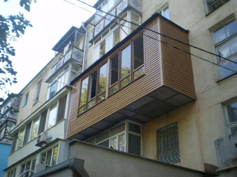 После того, как все работы по увеличению вашего балкона в хрущевке закончатся, вы станете счастливым обладателем полноценного дополнительного помещения